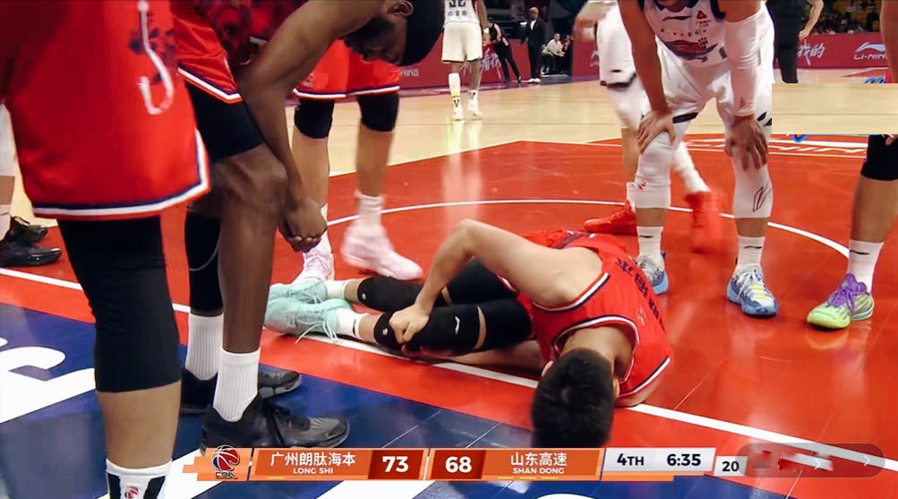 海星直播APP-郭艾伦流泪重伤，CBA爆冷1战：徐昕2双打疯了，山东男篮输得窝囊